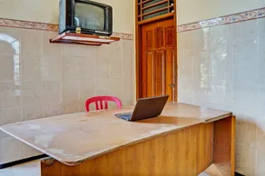 SPOT ON 93144 Homestay H. Syarif Syariah - Bandar Gresik 2 - Recepción