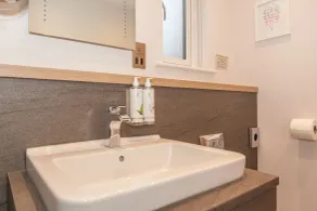 Thatched Eaves - Bathroom