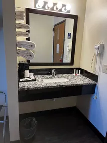 Super 8 by Wyndham Smithville Kansas City - Baño