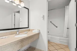 Quality Inn & Suites Hermosa Beach - Rum