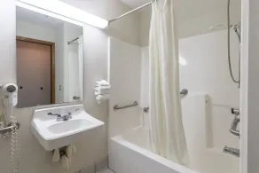 Quality Express Inn & Suites - Baño