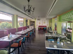 Green Meadows Resort - Restaurant