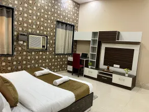 GoBravo 11 6BHK Farm with Pool Sohna Road Gurgaon  - Vista do quarto