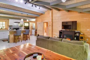 Pet-Friendly Otto Mountain Cabin w/ Fireplace! - Interiør