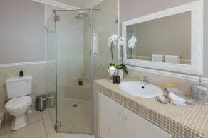 Port Of Call - Bathroom