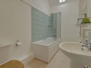 Abbots Manor - Bathroom