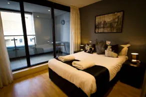 Merchant Quarters by L3 Apartments - Zimmer