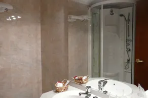 Idh Angel - Bathroom