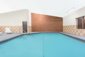 Baymont by Wyndham Dubuque - Piscine