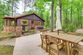 Waterfront Tee Lake Cabin: Dock, Fire Pit + More! - Interiör
