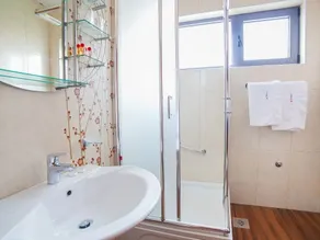 Hotel Petrovac - Bathroom