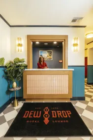 Dew Drop Inn Hotel & Lounge - Reception