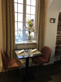 Hôtel SPA Au Cheval Blanc - Chambres climatisées - Restaurant