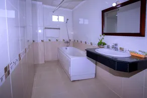 Nice Swan Hotel - Bathroom