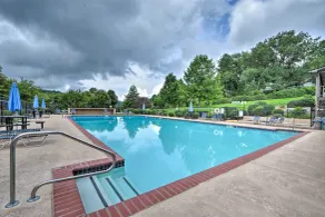 Chalet w/ Mtn Views & Golf Course Access! - Interiør