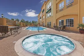 La Quinta Inn & Suites by Wyndham Livingston - Piscine