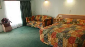 Runaway Bay Motor Inn - Room