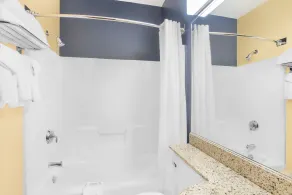 Microtel Inn & Suites Chili/Rochester - Salle de bain