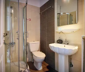 Gera Bay Studios And Apartments - Bathroom