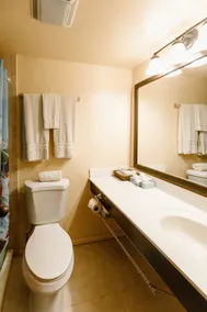 Hotel on the Cay - Bathroom