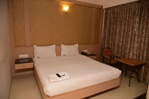Hotel Varshan International - Champagne service