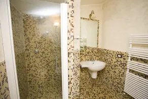 Appartement de vacances avec terrasse, jardin et barbecue - Salle de bain