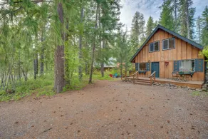 1 Mi to Lake Easton: Cozy Cascades Cabin! - Interior