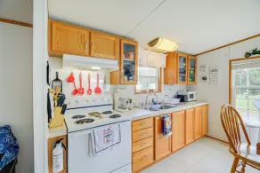 Creekfront Max Meadows Mobile Home With Deck! - Innvendig