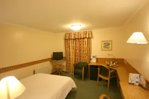 Days Inn by Wyndham Donington - Room