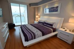Waterfront 2BR Unit with Bayview Boho Style Stunning Sunset Pool Hot Tub Gym - Værelse