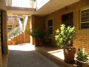 Croydon hotel - Interior entrance