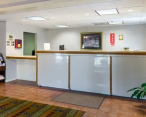 Econo Lodge Canton I-55 - Lobby