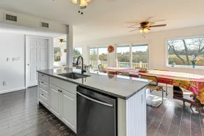 1 Block to Bellport Bay! Scenic Hamptons Hideaway - Interior