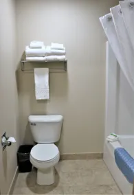 Rock Island Inn & Suites - Badezimmer