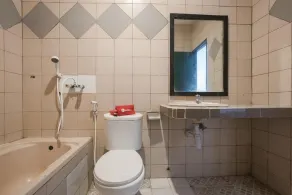 RedDoorz Plus near Jakarta Kota Station - Badeværelse