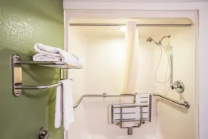 Quality Inn Kansas City International Airport - Salle de bain