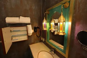 Neonz Resort & Club - Bathroom