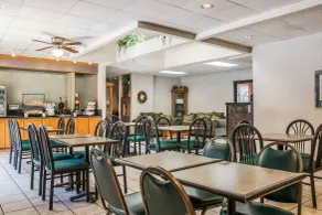 AmericInn by Wyndham Holland MI - Coin petit déjeuner