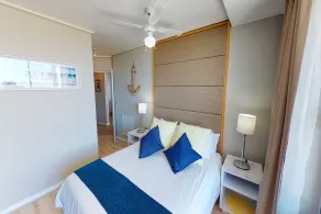 Luxury on the Beach, Lagoon Beach - Værelse
