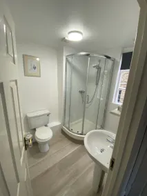 New Inn Hotel - Bathroom