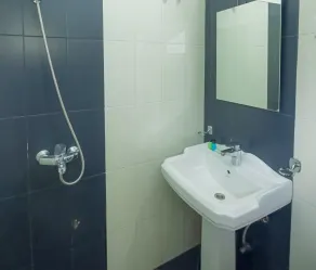 Omenco Hotel Nuwaraeliya - Bathroom