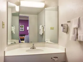Travelodge by Wyndham Houston Cy-Fair - Zimmer