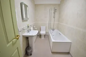 The Crown Hotel - Bathroom