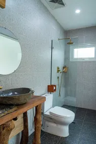 Anans Home Ha Giang - Tours & Motorbike Rental - Bathroom