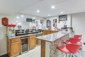 Gateway to St Louis: Group Getaway w/ Game Room - Innenbereich