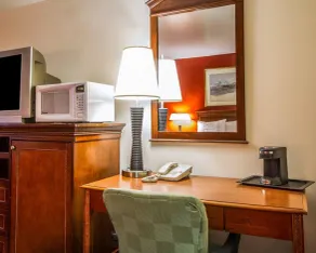 Rodeway Inn & Suites Brunswick near Hwy 1 - Chambre