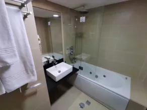 Skyna Hotel Luanda - Bathroom