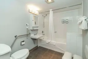 Quality Inn & Suites - Salle de bain