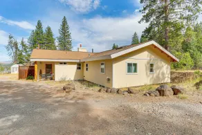 Outdoor Adventure Haven - 15 Mi to Mount Shasta! - Interior