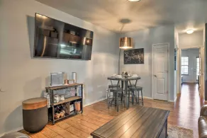 Couples Condo Retreat Overlooking Golf Course - Interiör